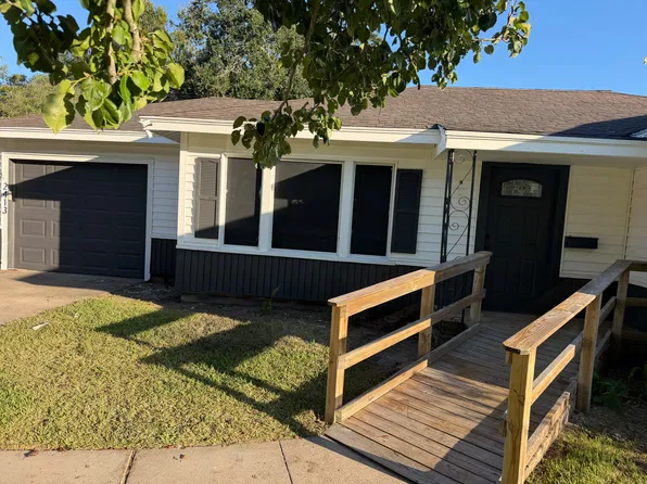 2413 Avenue C, Nederland, TX 77627