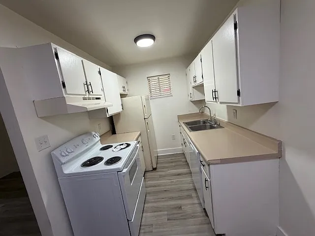 601 King George Ave SW — Photo 1