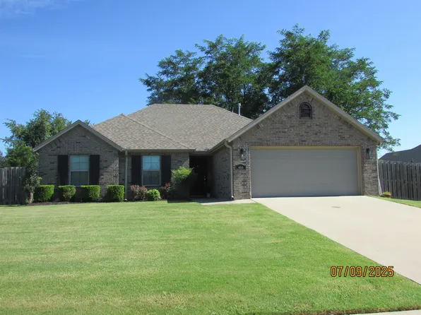 466 Caballo St, Farmington, AR 72730