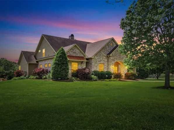 105 Brazos Hill Ln, Sealy, TX 77474