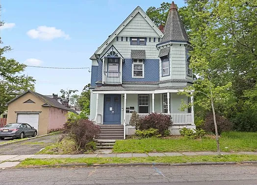 307-09 Franklin Pl