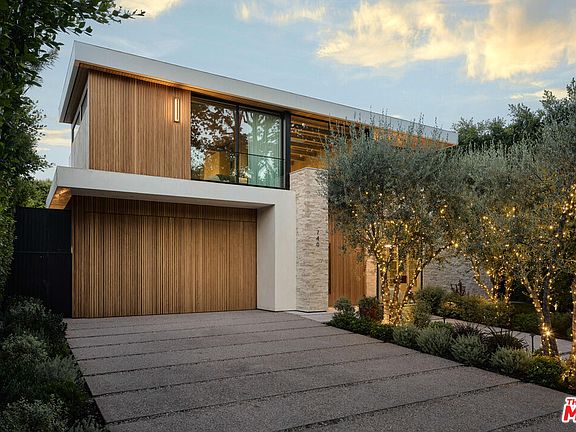 3rd image of 740 Warner Ave
