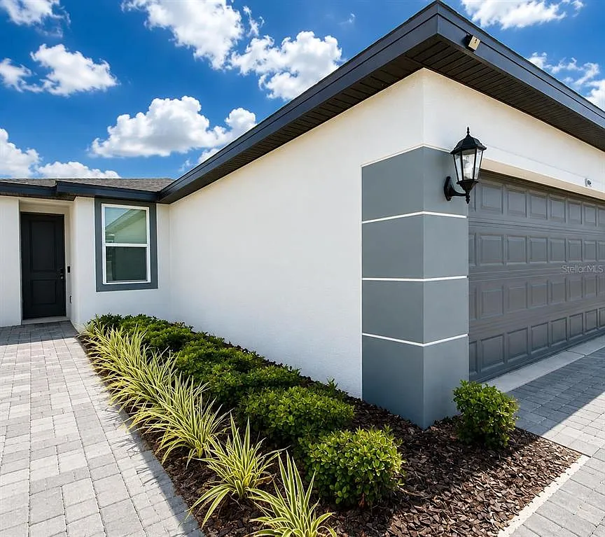 3 bed, 2.0 bath, 1288 sqft, $2,100 — Photo 2