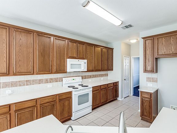 5th image of 1018 Spanish Moss Dr