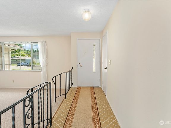 5th image of 14310 25th Avenue E