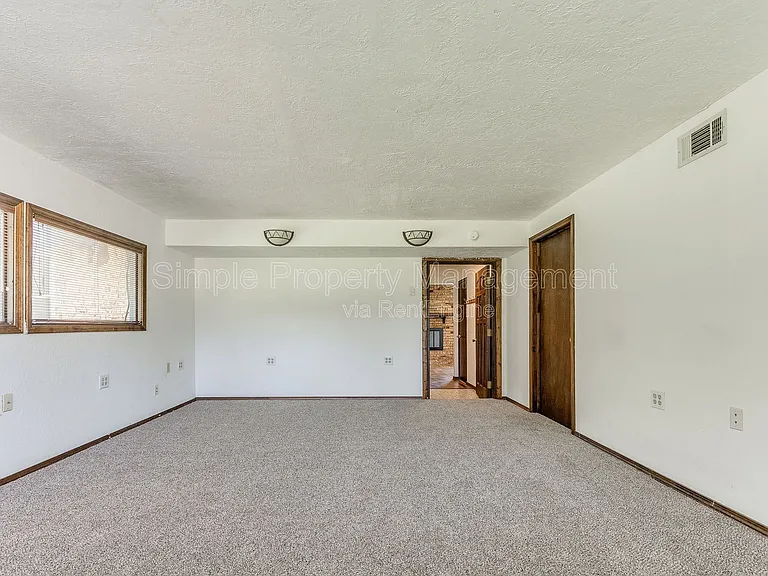 18916 Dave Dr — Photo 4