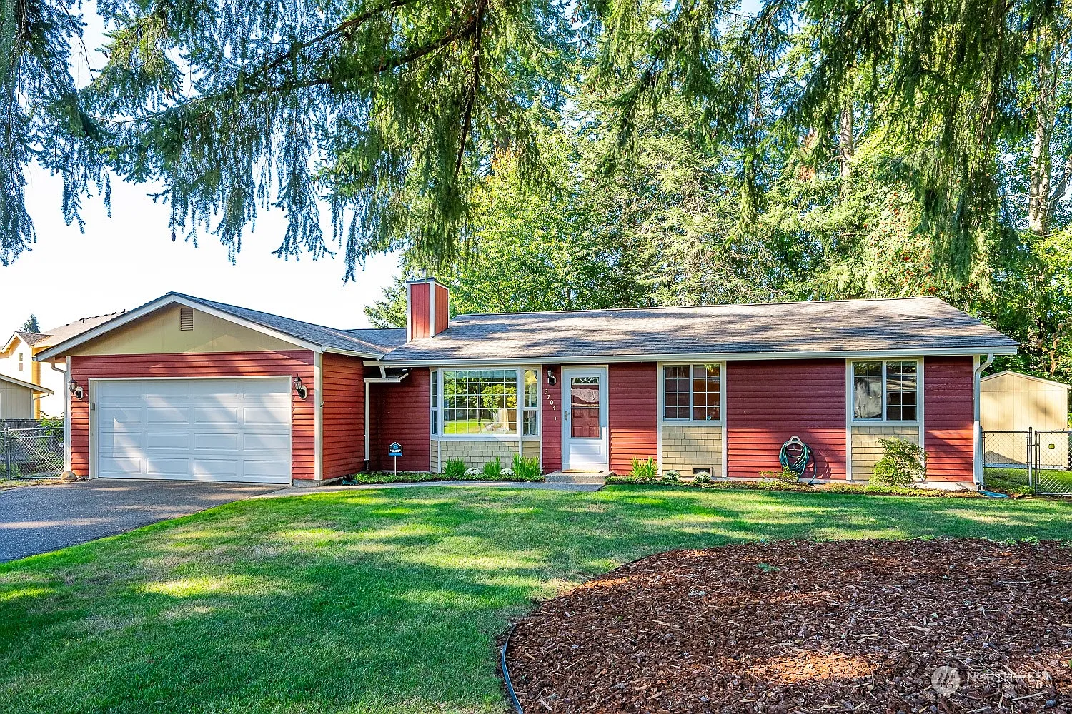 3704 Hoadly Loop SE photo 1