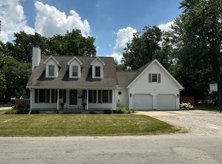 320 N 4th St, Girard, IL 62640