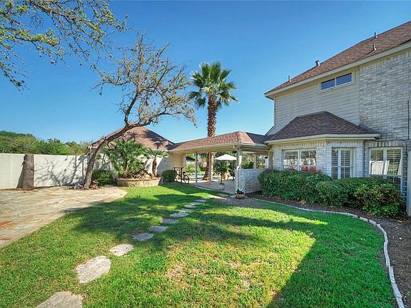 5th image of 1004 Lakeway Dr