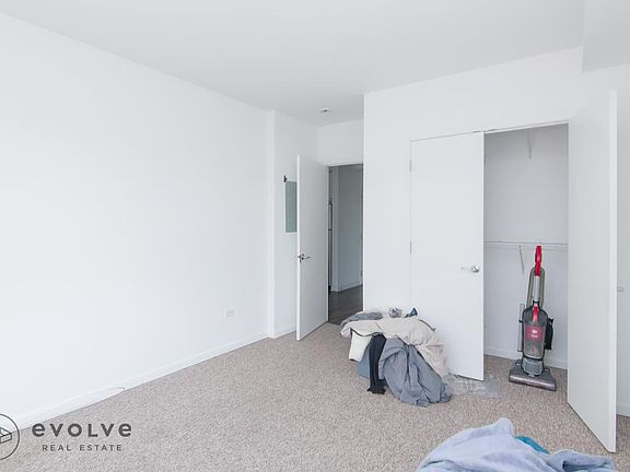 4th image of 1544 W Glenlake Ave APT 2B