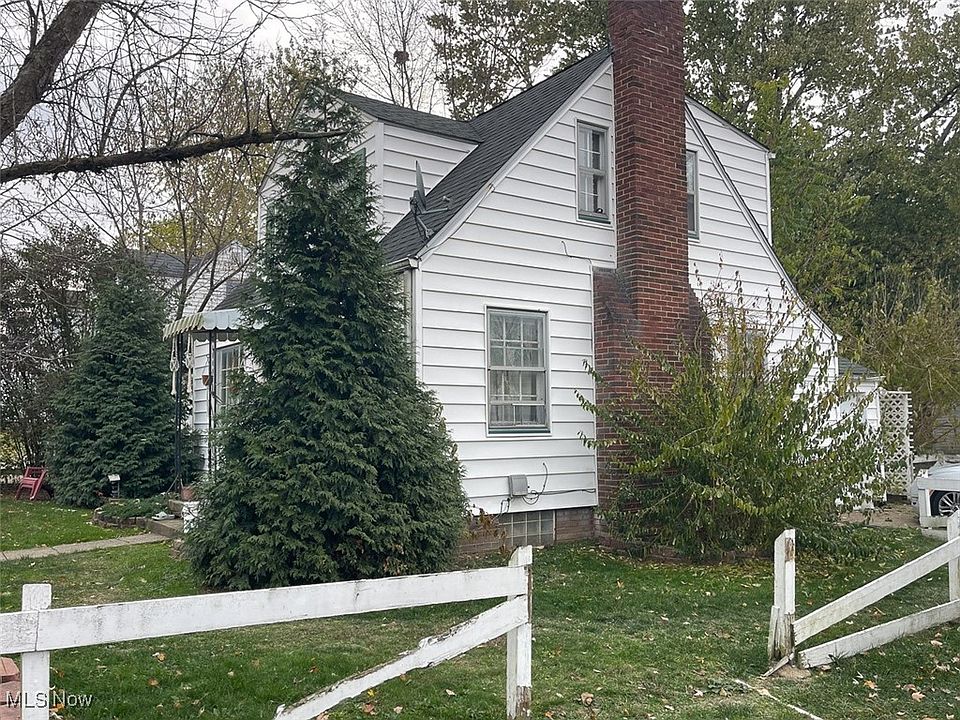 2nd image of 802 17th St NE