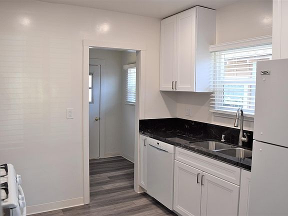 4th image of 3035 Juniper St