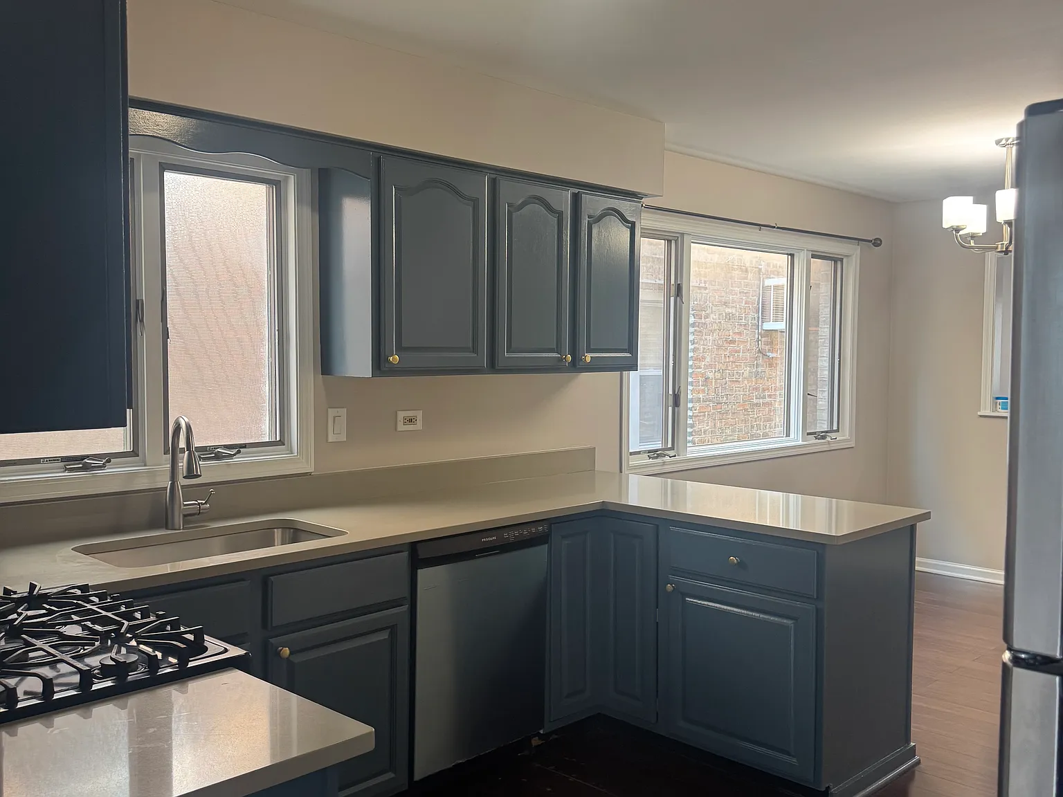3 bed, 1.5 bath, 1200 sqft, $2,100 — Photo 3