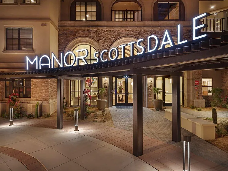 Manor Scottsdale — Photo 17
