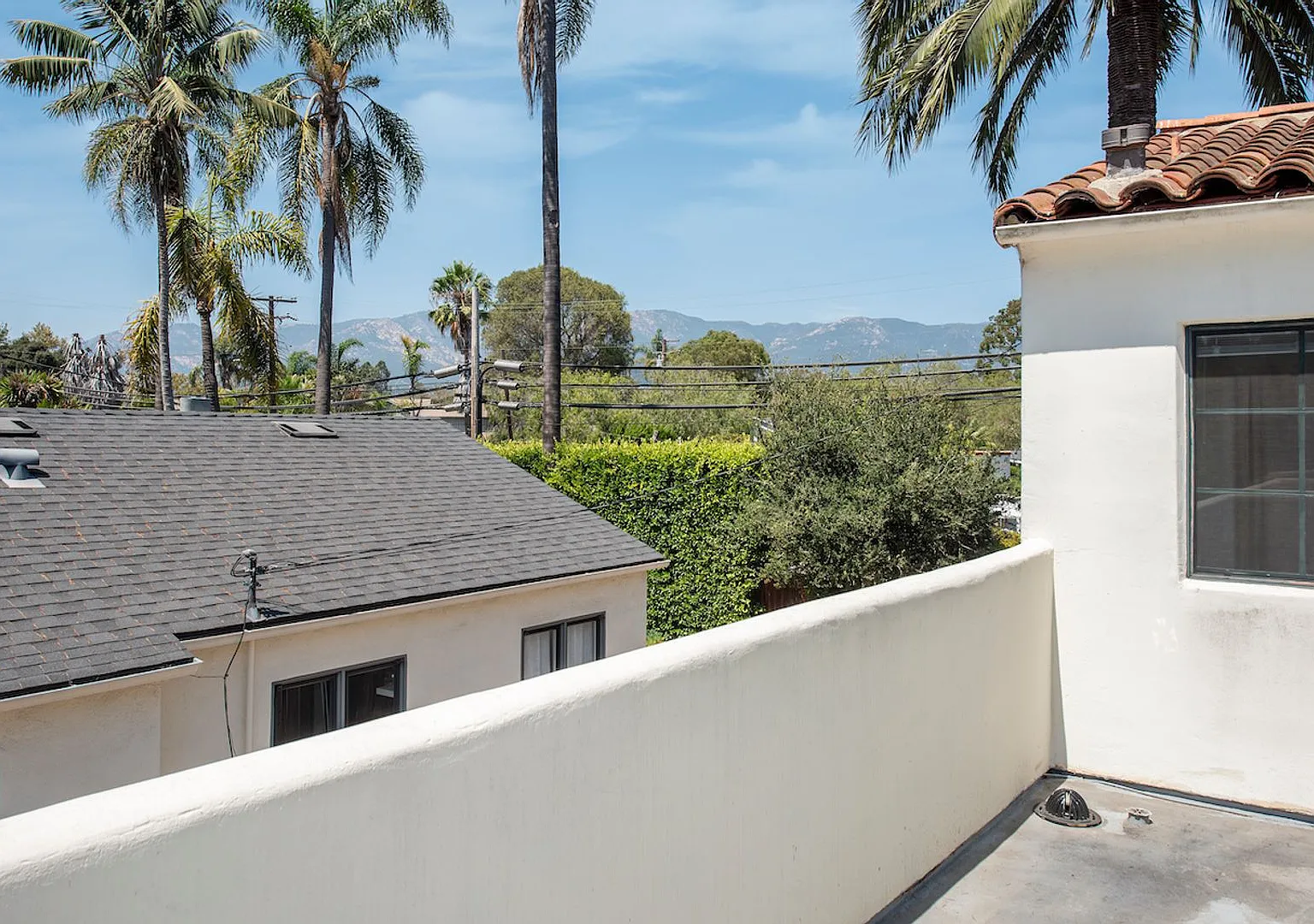 Highly Desirable 2bed/2.5bath in Wonderful Santa Barbara Location! — Photo 4