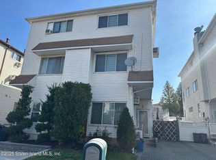 101 Green Valley Rd #2, Staten Island, NY 10312