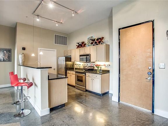 5th image of 2502 Live Oak St APT 305