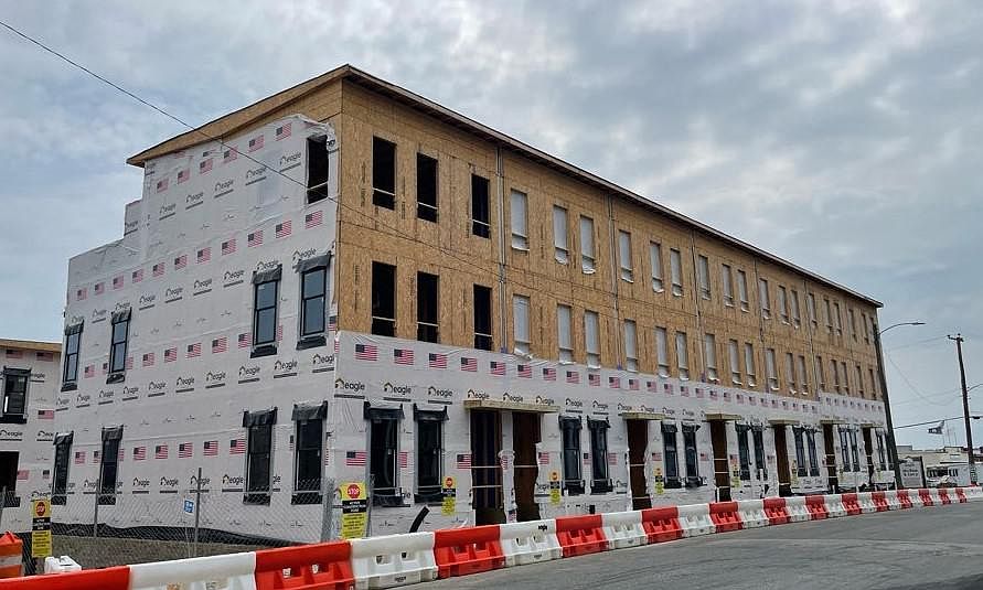 1st image of 409 W 7th St #15