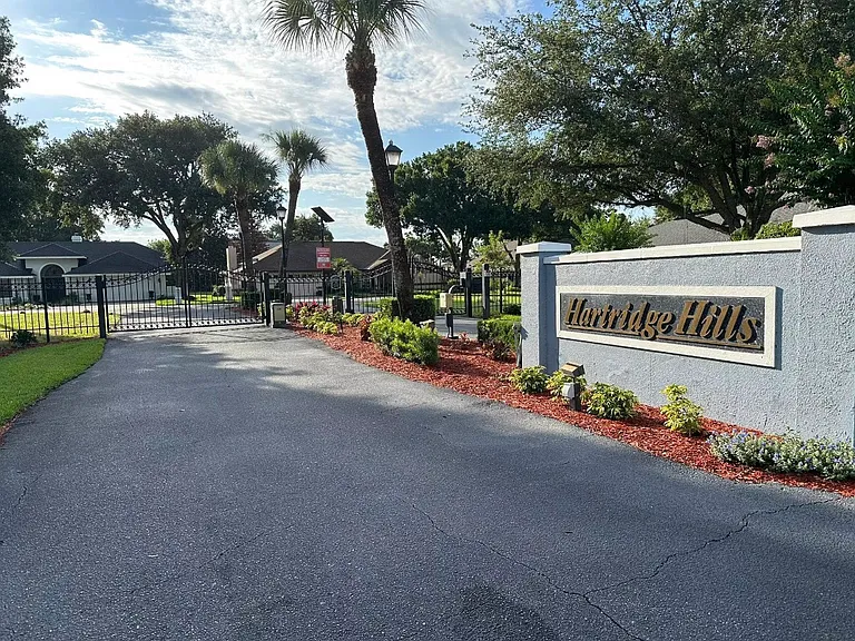 230 Hill Ct — Photo 2
