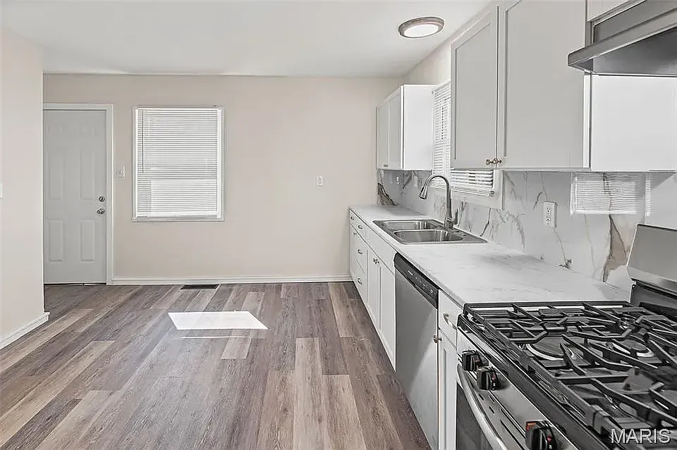 3 bed, 962 sqft, $1,550 — Photo 3