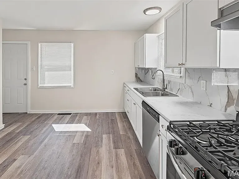 810 Saint Thomas Ln — Photo 3