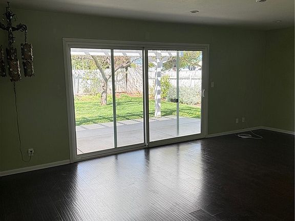 4th image of 2002 Malcolm St