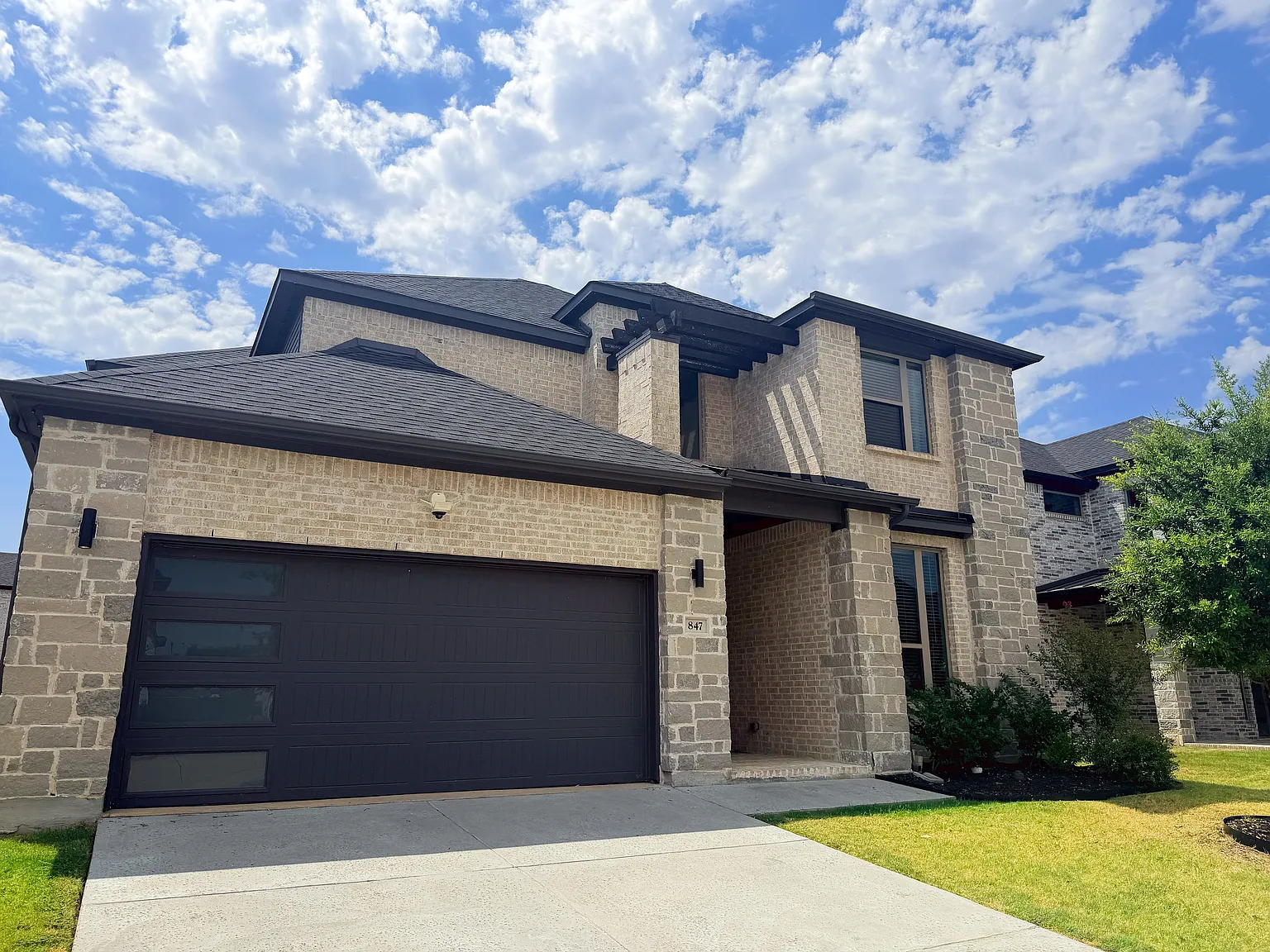 5 bed, 3650 sqft, $4,200 — Photo 2