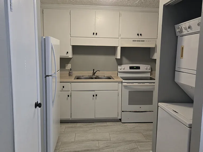 320 Vine St #A — Photo 6