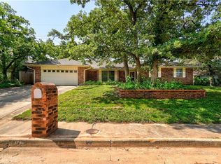 1204 Ridgecrest Rd, Edmond, OK 73013