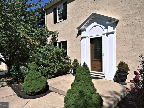 2nd image of 204 Neiffer Rd