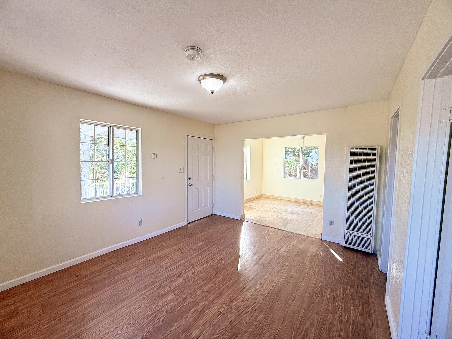 2 bed, 900 sqft, $2,650 — Photo 2
