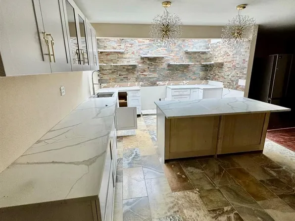 14127 Sandfield Dr, Houston, TX 77077