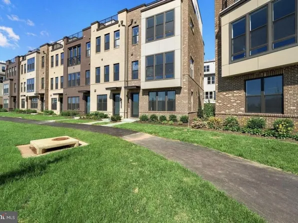 4673 Charger Pl, Chantilly, VA 20151