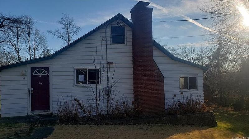 1st image of 5 Whittier Rd