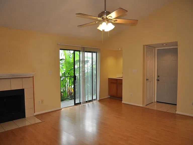 3754 Tanglewilde St #C16 — Photo 10