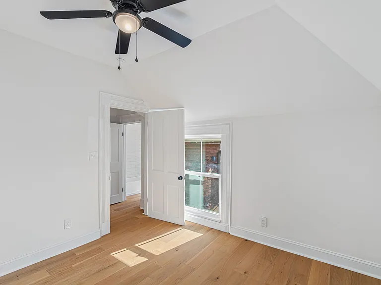 513 N Central St #4 — Photo 13