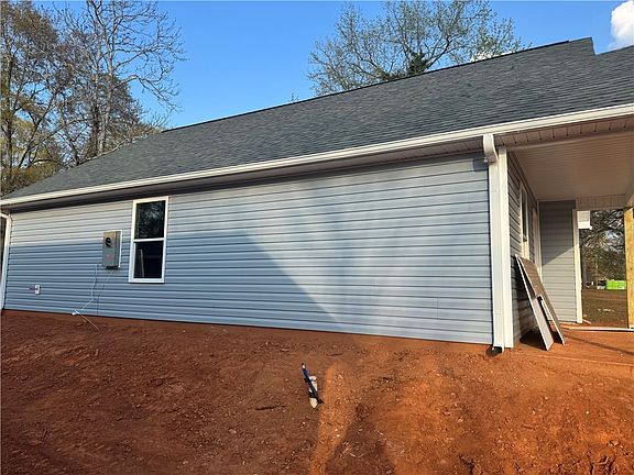 3rd image of 820 Delia St