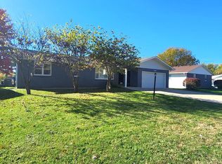 1942 Eastbrook Cir, Moberly, MO 65270
