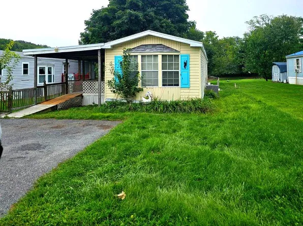 608 Overview Dr, Hamburg, PA 19526