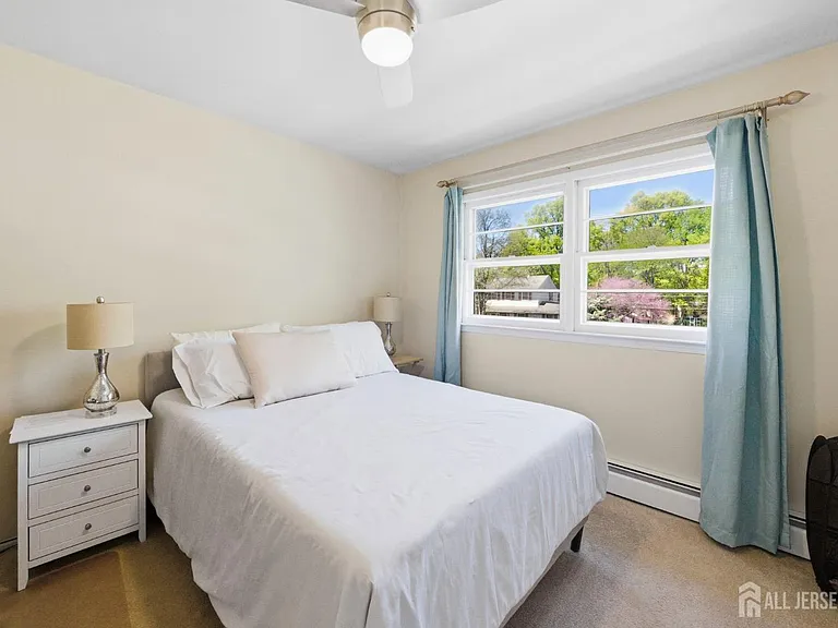 34 Ventnor Dr — Photo 14