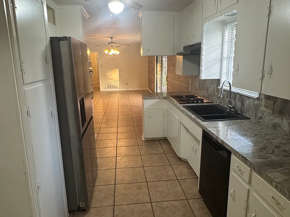 2121 Woodhaven Dr