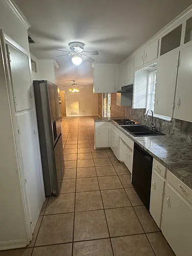 2121 Woodhaven Dr Photo 1