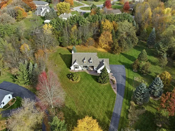 789 North Forest Ridge COURT, Summit, WI 53066