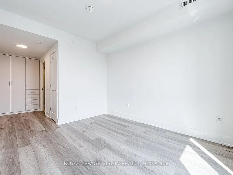858 Dupont St #728 — Photo 30