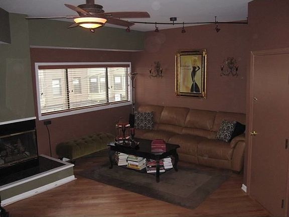 3rd image of 2526 N Lincoln Ave APT 305