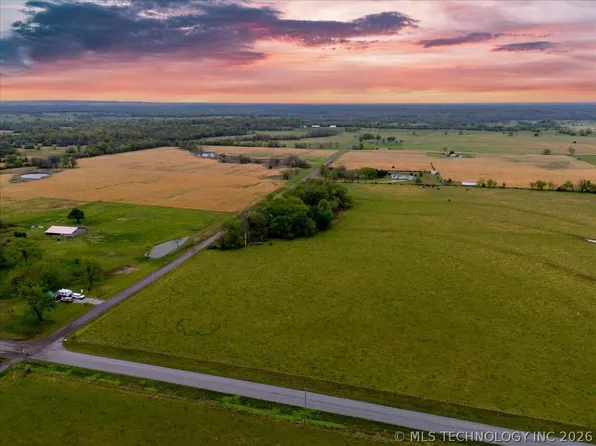 2 E 210th Rd, Vinita, OK 74301