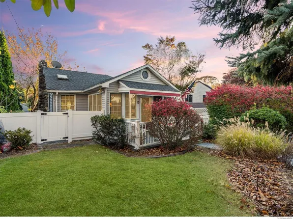 6 Neptune Road, Rocky Point, NY 11778