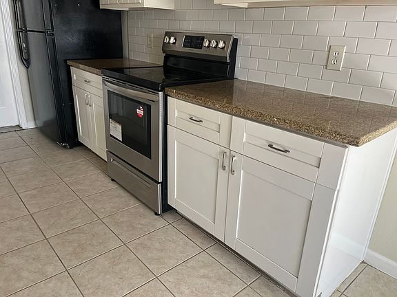 3rd image of 11402 Olivewood Dr