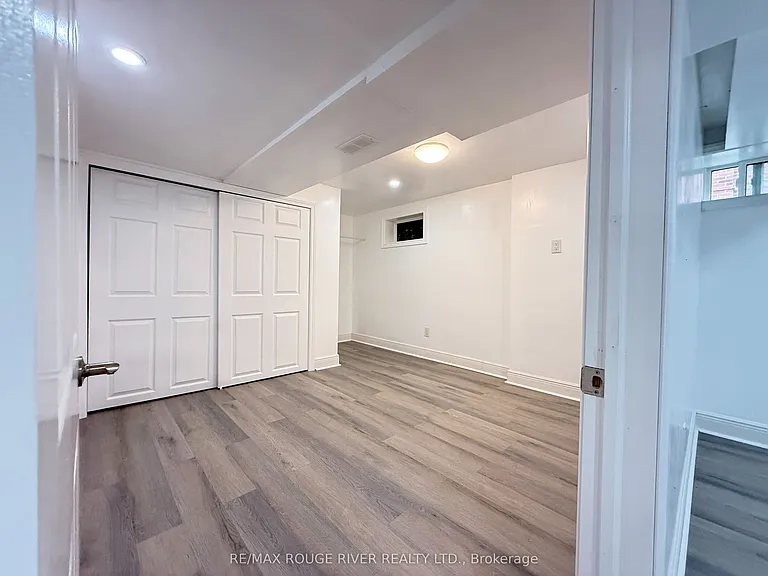 283 E 45th St #BASEMENT — Photo 12