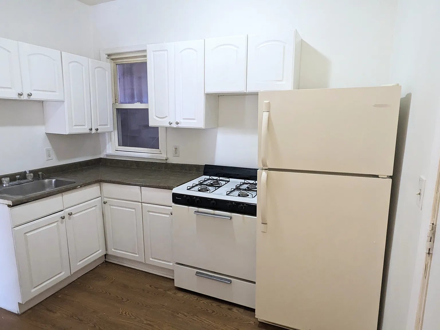 395 Livingston Ave — Photo 2